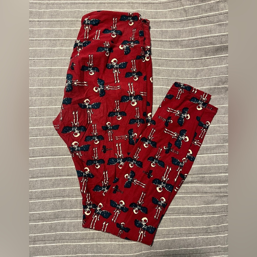 ❌SOLD❌ LulaRoe Leggings OS skeleton with wings, maroon burgundy EUC